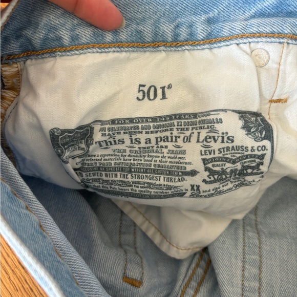 Levi’s 501 Jean Shorts - Picture 4 of 5